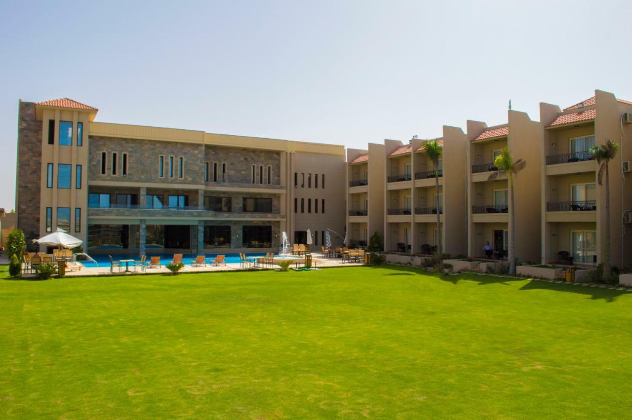 Panacea Suites Hotel Borg El Arab Extérieur photo